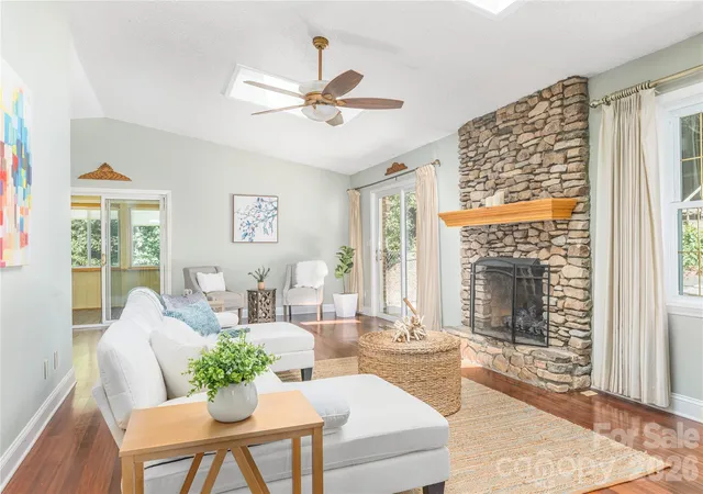 4th image of 446 Deerhaven Ln, Hendersonville, NC 28791 | MLS# 4385422