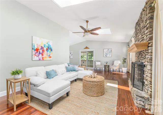 5th image of 446 Deerhaven Ln, Hendersonville, NC 28791 | MLS# 4385422