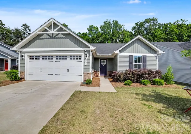 3rd image of 2220 Goldwood Dr, Charlotte, NC 28215 | MLS# 4385474