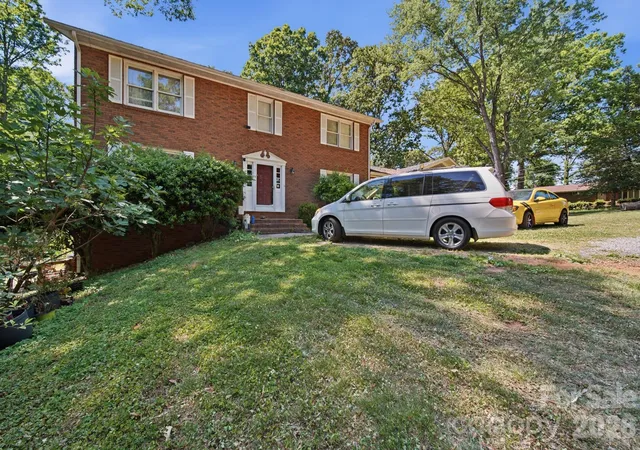 2nd image of 970 23rd Ave Ne, Hickory, NC 28601 | MLS# 4385479