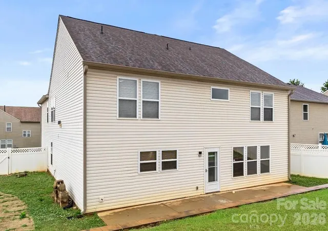 Photo 3 of Single family home for sale at 3272 Table Rock Dr, Gastonia, NC 28052 | MLS# 4385493 | Listing updated on 2026-10-04