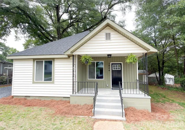 Photo 1 of Single family home for sale at 1904 Hemlock Ave, Gastonia, NC 28054 | MLS# 4385499 | Listing updated on 2026-09-21