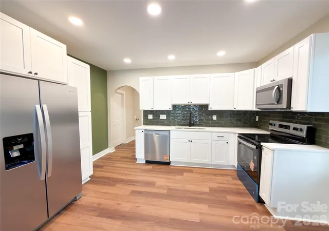 Photo 2 of Single family home for sale at 1904 Hemlock Ave, Gastonia, NC 28054 | MLS# 4385499 | Listing updated on 2026-09-21