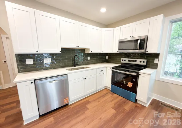 Photo 3 of Single family home for sale at 1904 Hemlock Ave, Gastonia, NC 28054 | MLS# 4385499 | Listing updated on 2026-09-21