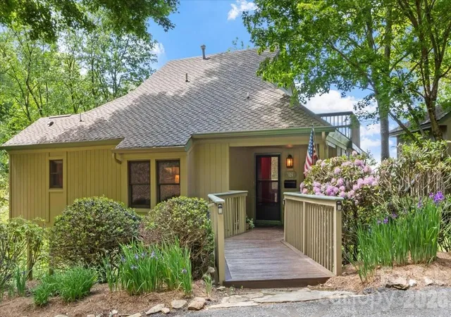 Photo 2 of Single family home for sale at 121 Ivy Ridge Rd, Burnsville, NC 28714 | MLS# 4385530 | Listing updated on 2026-09-12
