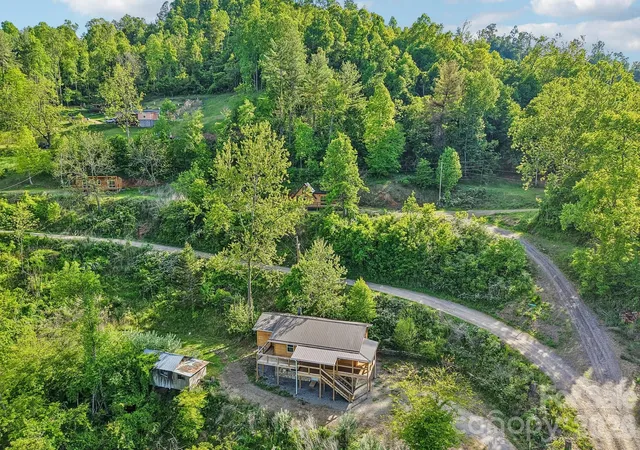 Listing Photo 2 - Condo for sale in building located at 137 Red Maple Ln, Burnsville, NC 28714 - Unit #