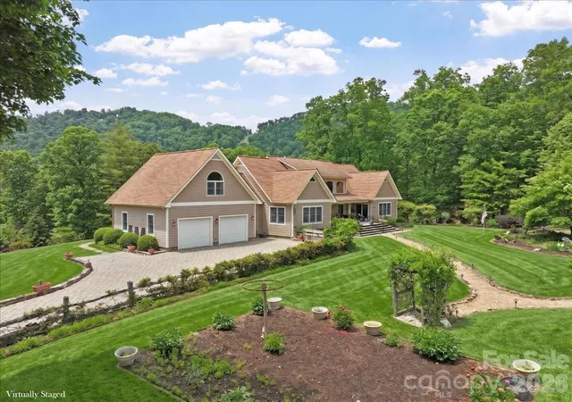 Photo 3 of Single family home for sale at 750 Barebridge Dr, Burnsville, NC 28714 | MLS# 4385574 | Listing updated on 2026-08-26