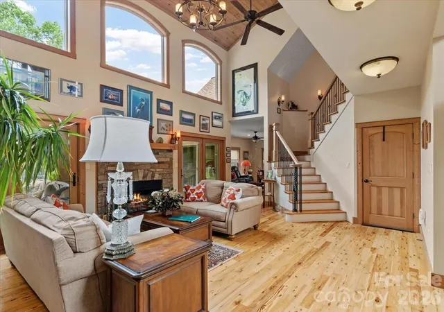 Photo 3 of Single family home for sale at 750 Barebridge Dr, Burnsville, NC 28714 | MLS# 4385574 | Listing updated on 2026-10-17