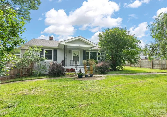 Photo 1 of Single family home for sale at 41 Cedar St, Asheville, NC 28803 | MLS# 4385604 | Listing updated on 2026-09-23