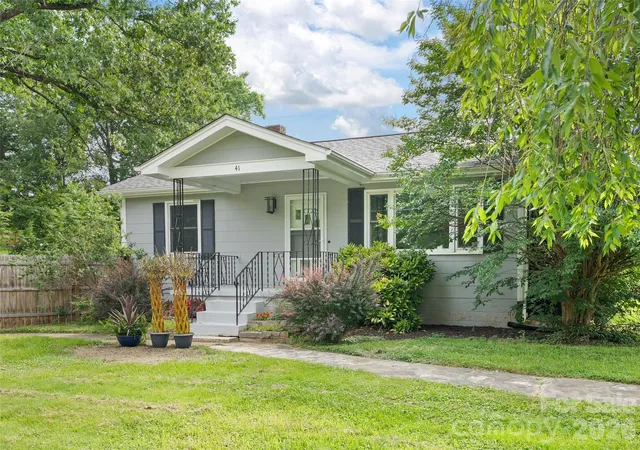 Photo 3 of Single family home for sale at 41 Cedar St, Asheville, NC 28803 | MLS# 4385604 | Listing updated on 2026-09-23