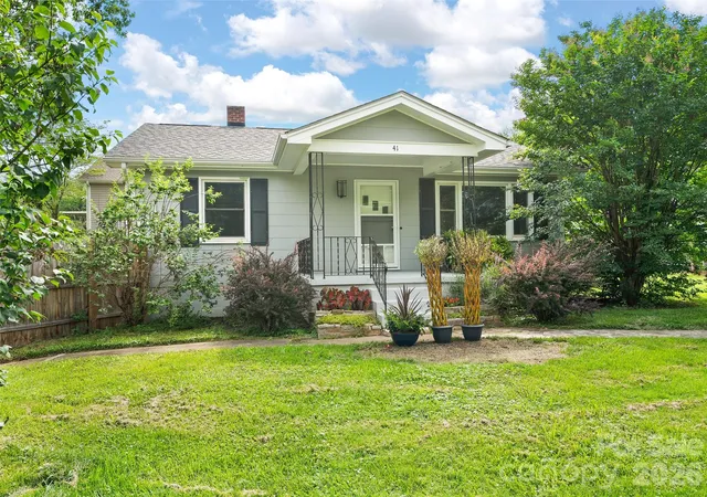 Photo 3 of Single family home for sale at 41 Cedar St, Asheville, NC 28803 | MLS# 4385604 | Listing updated on 2026-09-23