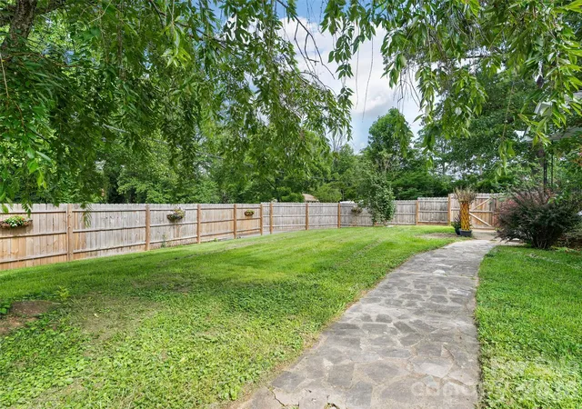 Photo 4 of Single family home for sale at 41 Cedar St, Asheville, NC 28803 | MLS# 4385604 | Listing updated on 2026-09-23