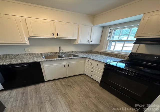 Photo 3 of Condo for sale at 4605 Coronado Dr #K, Charlotte, NC 28212 | MLS# 4385619 | Listing updated on 2026-10-31