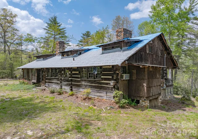 Photo 2 of Single family home for sale at 1971 Swiss Pine Lake Dr, Spruce Pine, NC 28777 | MLS# 4385692 | Listing updated on 2026-08-15