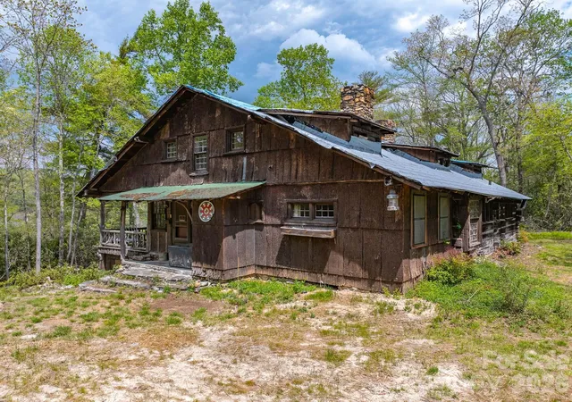 Photo 3 of Single family home for sale at 1971 Swiss Pine Lake Dr, Spruce Pine, NC 28777 | MLS# 4385692 | Listing updated on 2026-08-15