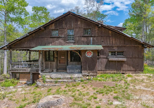 Photo 3 of Single family home for sale at 1971 Swiss Pine Lake Dr, Spruce Pine, NC 28777 | MLS# 4385692 | Listing updated on 2026-08-15