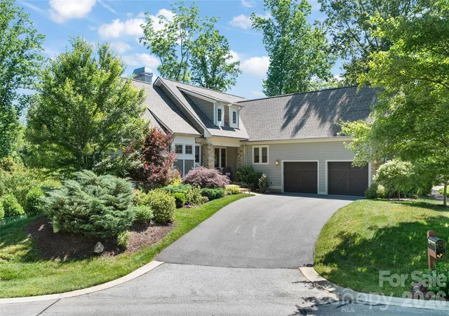 Photo 1 of Single family home for sale at 43 Orvis Stone Cir, Biltmore Lake, NC 28715 | MLS# 4385733 | Listing updated on 2026-09-30