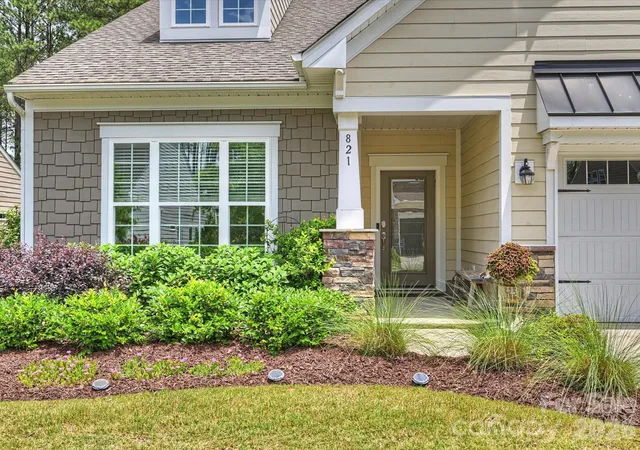 Photo 3 of Single family home for sale at 821 Botticelli Ct, Mount Holly, NC 28120 | MLS# 4385739 | Listing updated on 2026-09-30