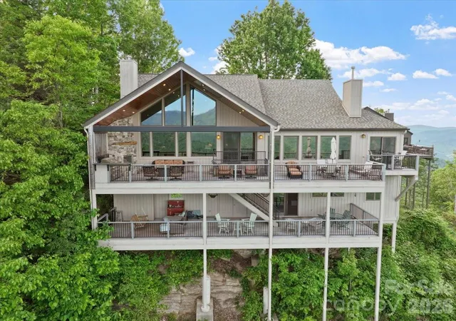 Photo 1 of Single family home for sale at 373 Rhododendron Ln, Burnsville, NC 28714 | MLS# 4385740 | Listing updated on 2026-06-27