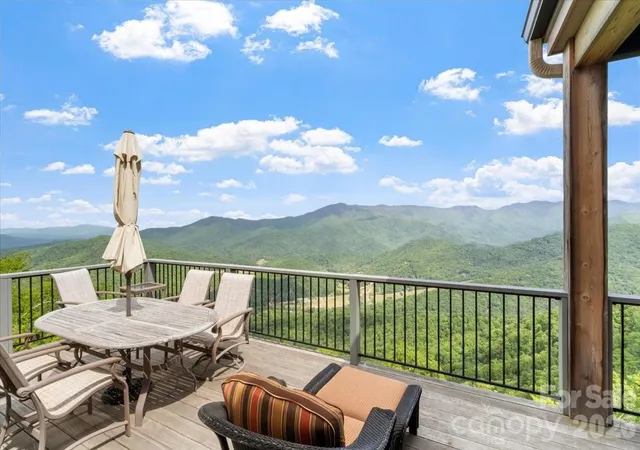 Photo 3 of Single family home for sale at 373 Rhododendron Ln, Burnsville, NC 28714 | MLS# 4385740 | Listing updated on 2026-06-27