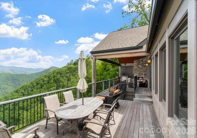 Photo 4 of Single family home for sale at 373 Rhododendron Ln, Burnsville, NC 28714 | MLS# 4385740 | Listing updated on 2026-06-27