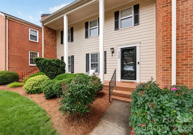 Photo 2 of Sale Pending at 6724 Constitution Ln, Charlotte, NC 28210 | MLS# 4385741 | Listing updated on 2026-09-24