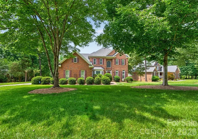 Photo 5 of Single family home for sale at 1900 Crestgate Dr, Waxhaw, NC 28173 | MLS# 4385753 | Listing updated on 2026-09-01