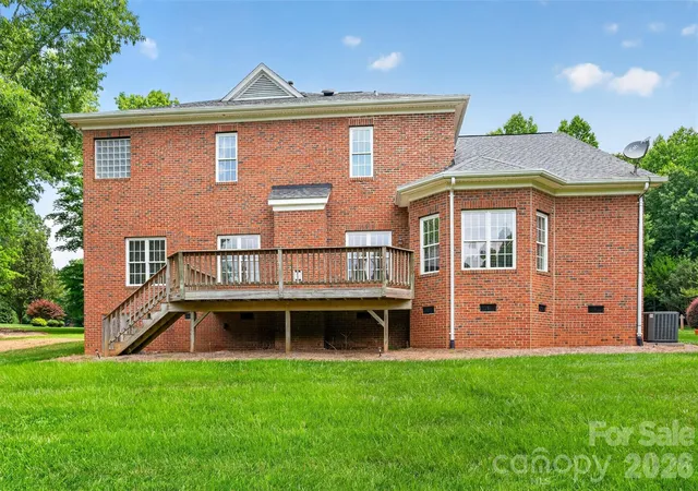 Photo 2 of Single family home for sale at 1900 Crestgate Dr, Waxhaw, NC 28173 | MLS# 4385753 | Listing updated on 2026-09-01