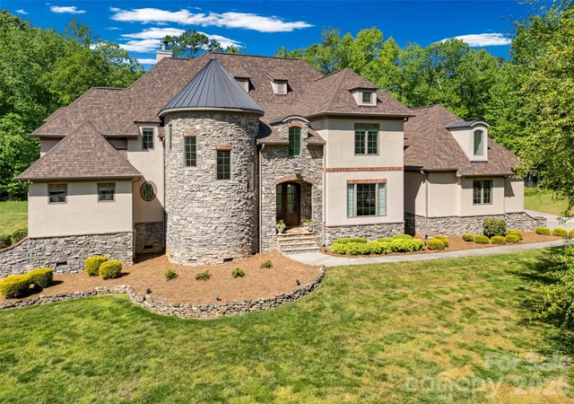 Photo 1 of Mansion for sale at 14925 Henry Harrison Stillwell Dr, Huntersville, NC 28078 | MLS# 4385776 | Listing updated on 2026-08-22