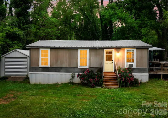Photo 3 of House for sale at 4 And 6 Mountain View Rd, Asheville, NC 28806 | MLS# 4385782 | Listing updated on 2026-08-06