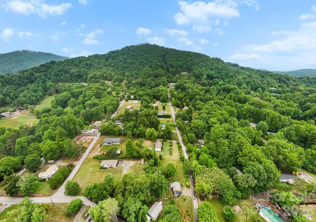 Photo 4 of House for sale at 4 And 6 Mountain View Rd, Asheville, NC 28806 | MLS# 4385782 | Listing updated on 2026-08-06