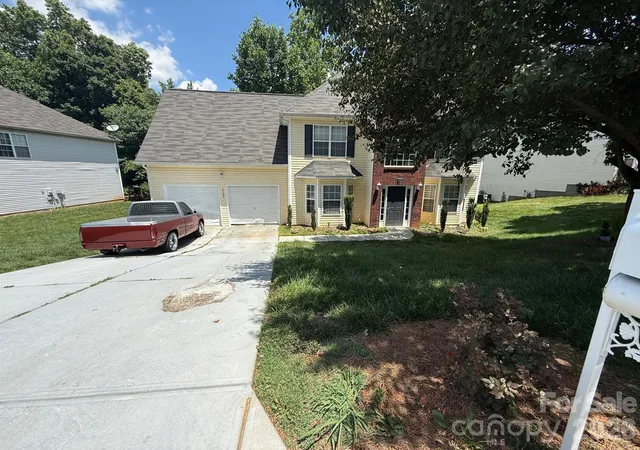 Homes for sale in Charlotte, NC | 5102 Eagle Creek Dr, Charlotte, NC 28269 | MLS# 4385788