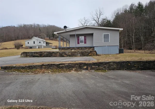 Photo 2 of Single family home for sale at 656 Water St, Bakersville, NC 28705 | MLS# 4385789 | Listing updated on 2026-08-27