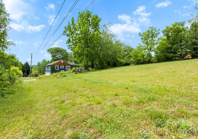Photo 4 of Single family home for sale at 6 Mountain View Rd, Asheville, NC 28806 | MLS# 4385791 | Listing updated on 2026-07-27