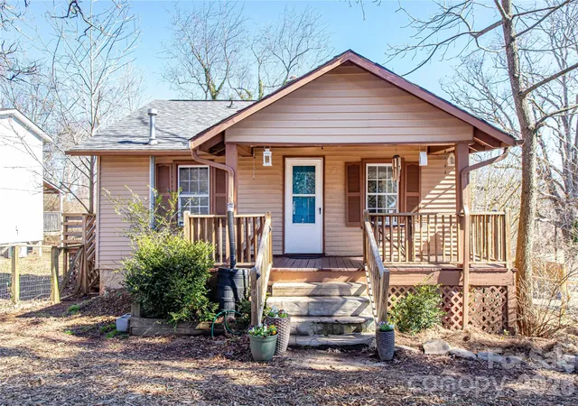 Photo 3 of Single family home for sale at 105 Adams Hl Rd, Asheville, NC 28806 | MLS# 4385823 | Listing updated on 2026-06-26