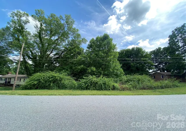 1st image of 2061 Colonial Ln #17/E, Hickory, NC 28601 | MLS# 4385830