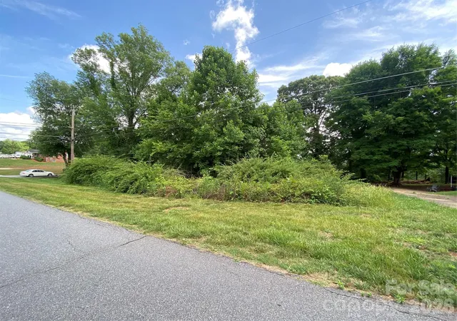 3rd image of 2061 Colonial Ln #17/E, Hickory, NC 28601 | MLS# 4385830