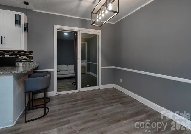 5th image of 4900 Carriage Dr Cir, Charlotte, NC 28205 | MLS# 4385850