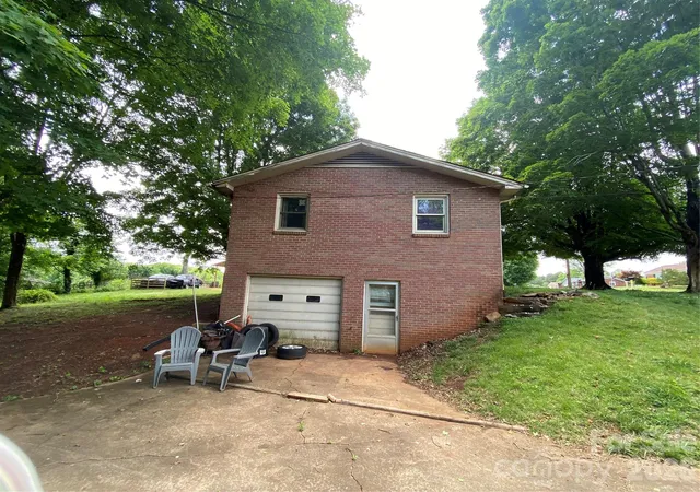 5th image of 2071 Colonial Ln, Hickory, NC 28601 | MLS# 4385886