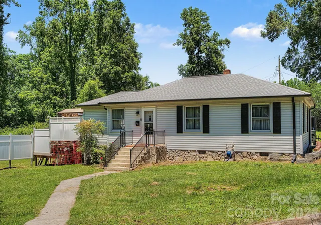 Homes for sale in Cherryville, NC | 101 Charles St, Cherryville, NC 28021 | MLS# 4385889