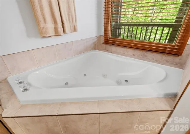 Photo 47 of Single family home for sale at 15 Ivy Point Ln, Burnsville, NC 28714 | MLS# 4385894 | Listing updated on 2026-09-01