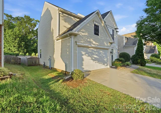 Homes for sale in Charlotte, NC | 2910 Azalea Hills Dr, Charlotte, NC 28262 | MLS# 4385950