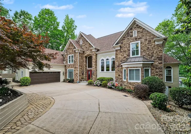 Photo 2 of Single family home for sale at 16105 Woolwine Rd, Charlotte, NC 28278 | MLS# 4385988 | Listing updated on 2026-08-18