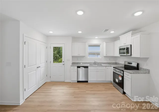 Photo 3 of Single family home for sale at 422 Kershaw St, Lancaster, SC 29720 | MLS# 4385998 | Listing updated on 2026-10-08