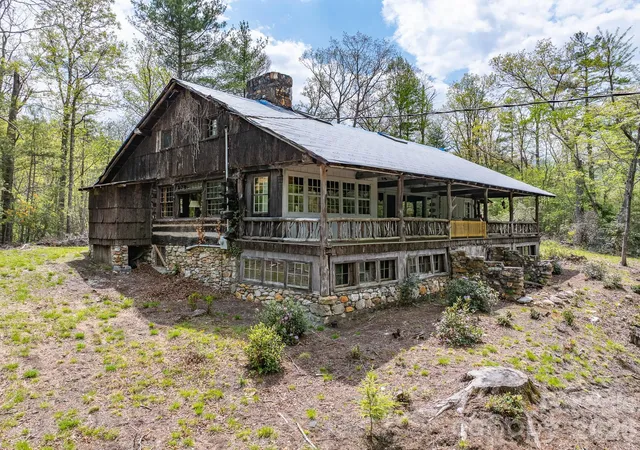 Photo 3 of Single family home for sale at 1971 Swiss Pine Lake Dr, Spruce Pine, NC 28777 | MLS# 4386053 | Listing updated on 2026-08-25