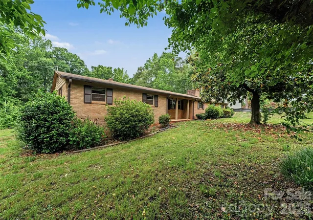 Homes for sale in Lincolnton, NC | 2871 Loviee Rd, Lincolnton, NC 28092 | MLS# 4386059