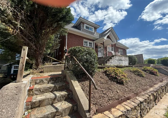 Photo 4 of Single family home for sale at 125 N Caldwell St, Salisbury, NC 28144 | MLS# 4386117 | Listing updated on 2026-07-04