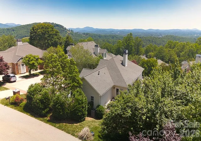 3rd image of 606 Carriage Commons Dr, Hendersonville, NC 28791 | MLS# 4386176