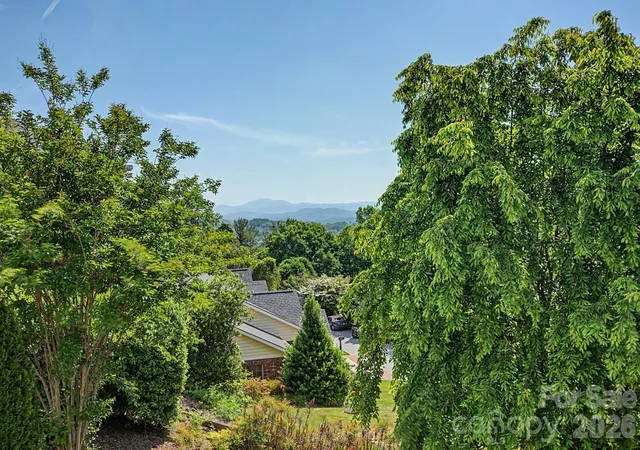 2nd image of 606 Carriage Commons Dr, Hendersonville, NC 28791 | MLS# 4386176
