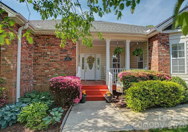 5th image of 606 Carriage Commons Dr, Hendersonville, NC 28791 | MLS# 4386176